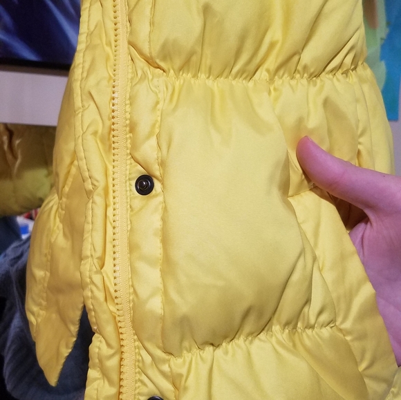 Yellow gap down puffy vest - Picture 6 of 6